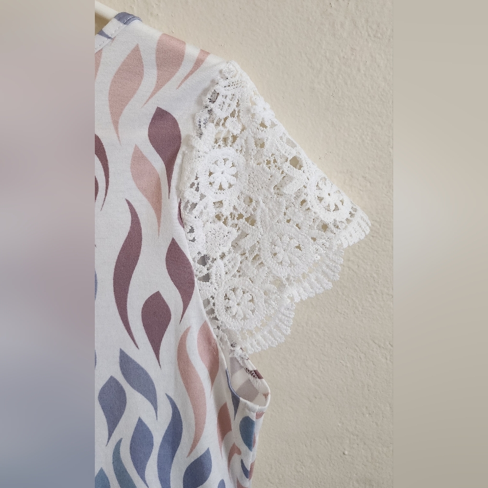 Patterned Lace Sleeve Top - Picture 10 of 11